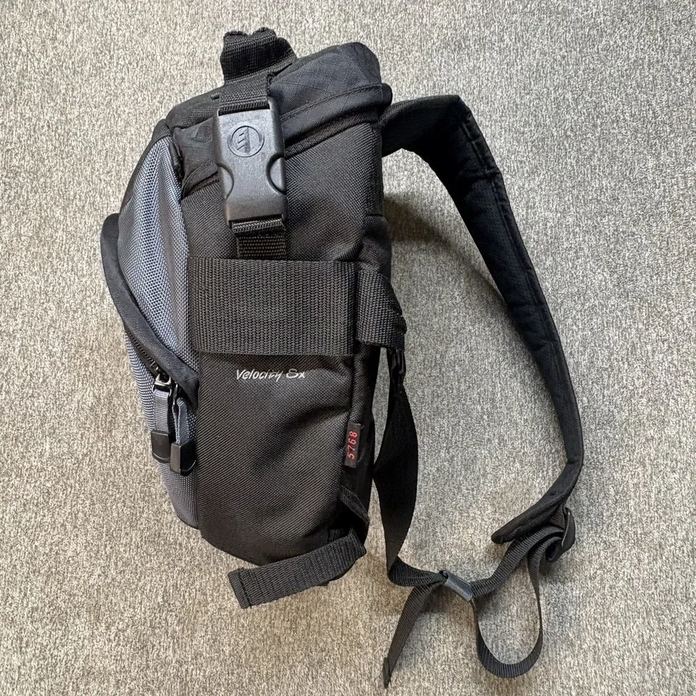 Tamrac Velocity 8X 5768 Sling Camera Bag Black Gray DSLR Case